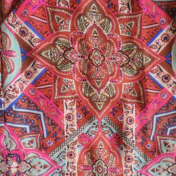 W5 Abstract Pattern Blouse (L) - Picture 5 of 5